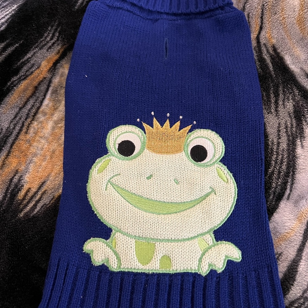 Small nwot dog/puppy sweater